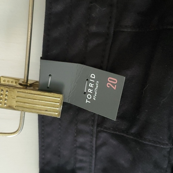 Shorts - Picture 3 of 4